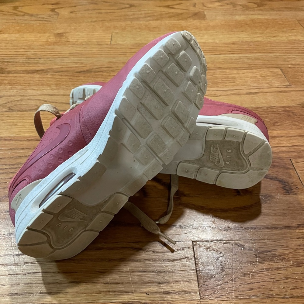 Pink Air Max - Picture 3 of 3